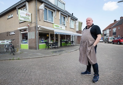 In zijn frietpaleis is de nasibal de ster van de show: 'Mensen bestellen ze per tien tegelijk'