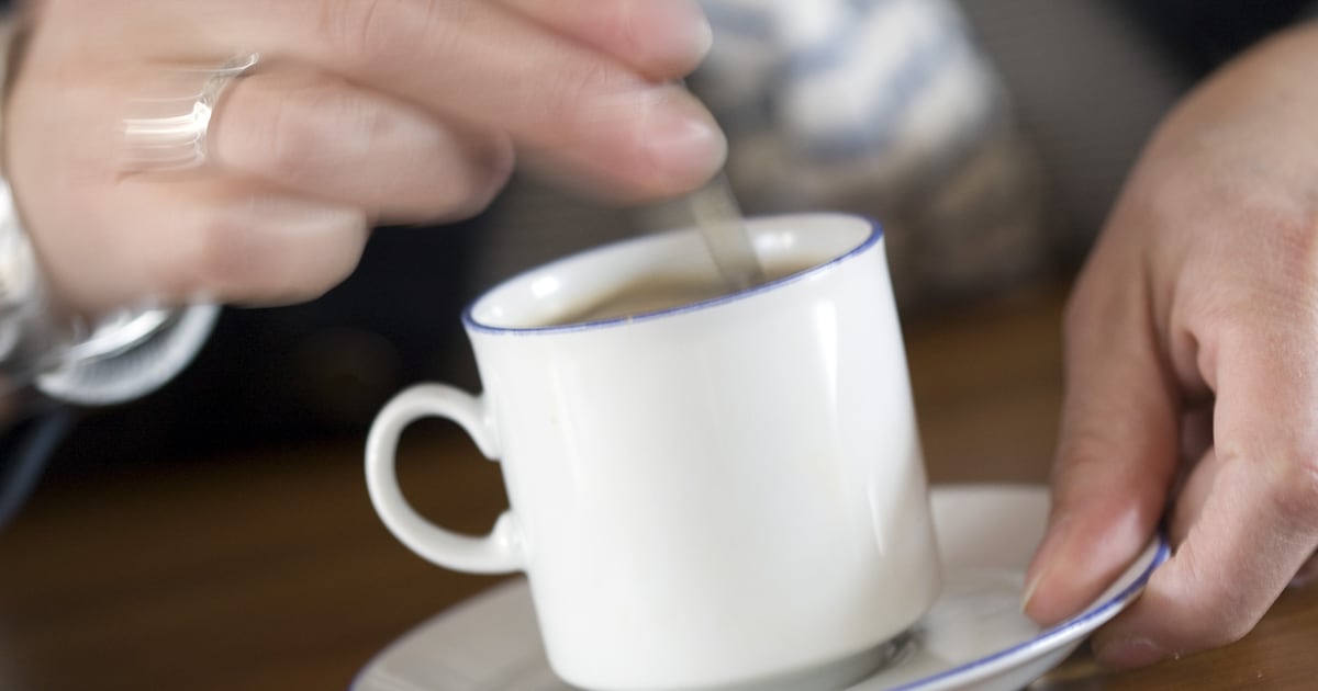 Vrijwilligers Humanitisch Verbond houden inloop voor goed gesprek met koffie