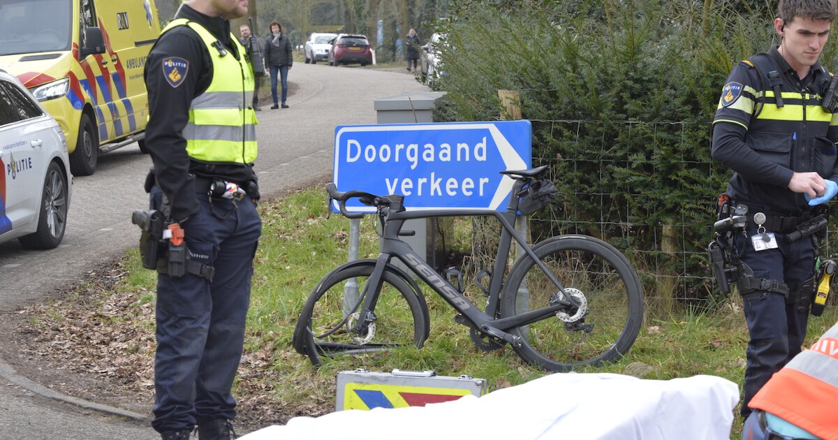 Fietser zwaargewond bij aanrijding in Prinsenbeek, traumahelikopter geland