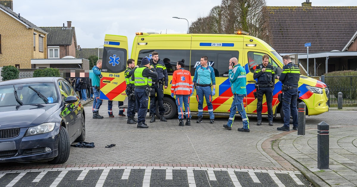 Fietser ernstig gewond bij botsing met auto in Sint Willebrord | 112 nieuws Rucphen