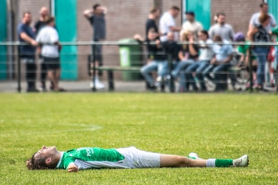 Dit zijn de uitslagen, doelpuntenmakers en wedstrijdverslagen van het amateurvoetbal op zondag