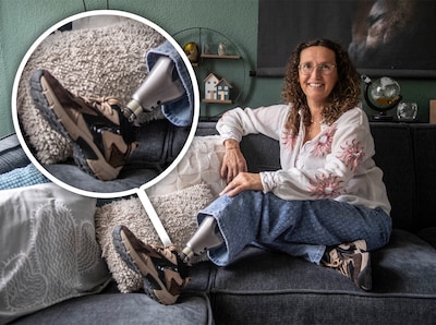 ‘Kijk eens, mijn nieuwe zwaaivoet’: Saskia (52) staat er straks mee bij 3FM Serious Request in Den B