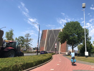 Storing Prins Hendrikbrug voorbij, probleem met bedrading verholpen