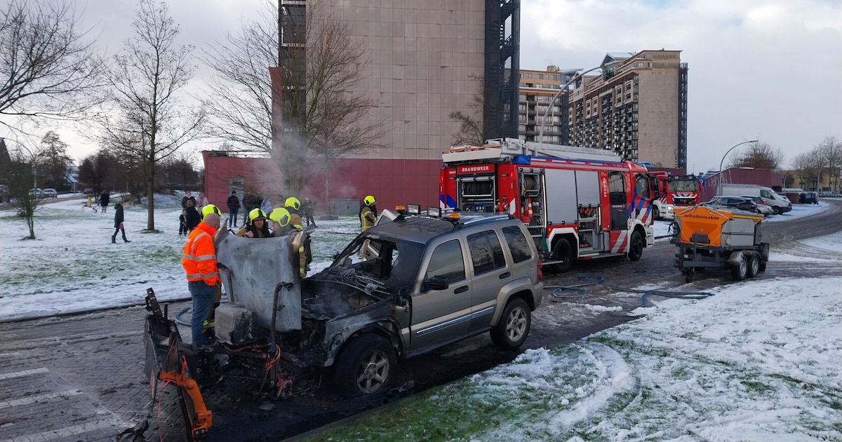 Motorcompartiment van strooiauto uitgebrand in Hendrik-Ido-Ambacht