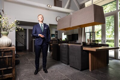 Woonboerderij van 6,8 miljoen euro te koop in Ambacht: ‘Het zijn tien rijtjeshuizen in één’