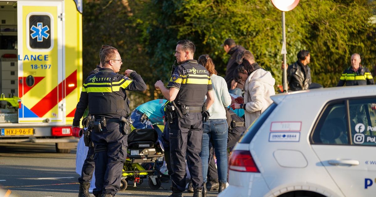Fatbiker en auto botsen op Karel Doormanweg in Dordrecht