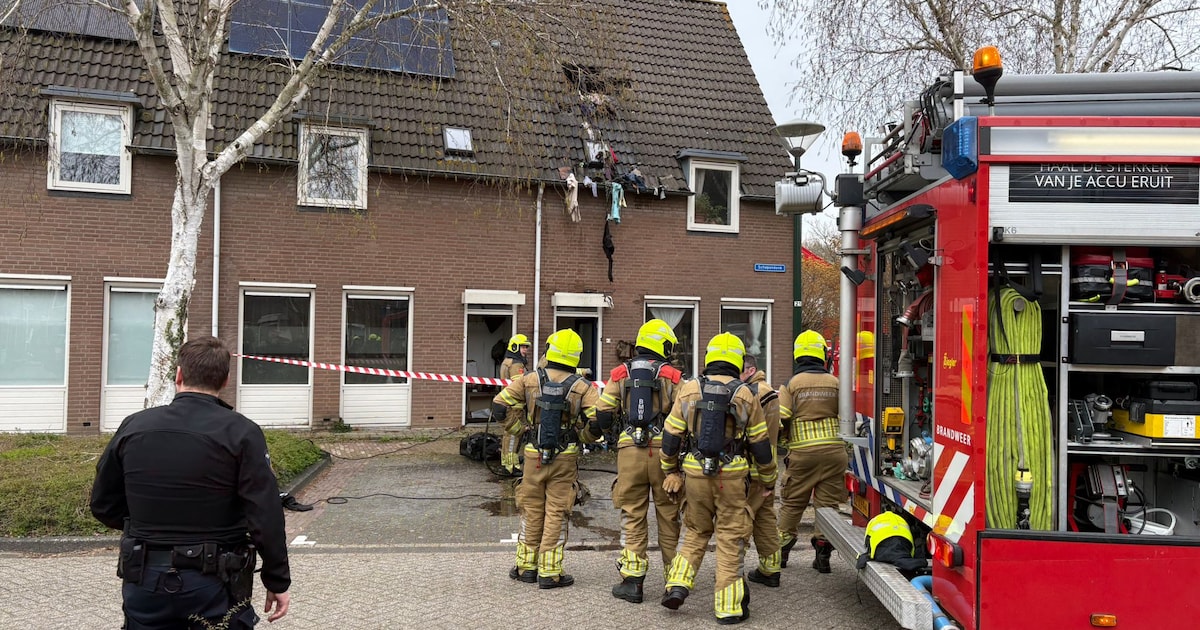 Drie gewonden bij brand in zolderkamer in Raamsdonksveer, ook drie jonge kinderen gecontroleerd