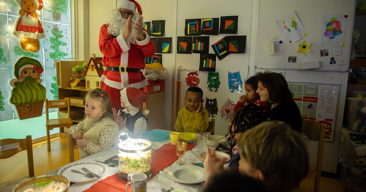 Scholieren Nebi en Mareino smullen van kerst-visdiner met sterrenkwaliteit van de Kromme Watergang |