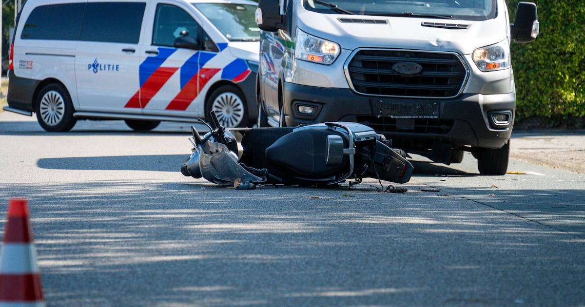 Bromfietser raakt zwaargewond bij botsing met bestelauto in Sprundel