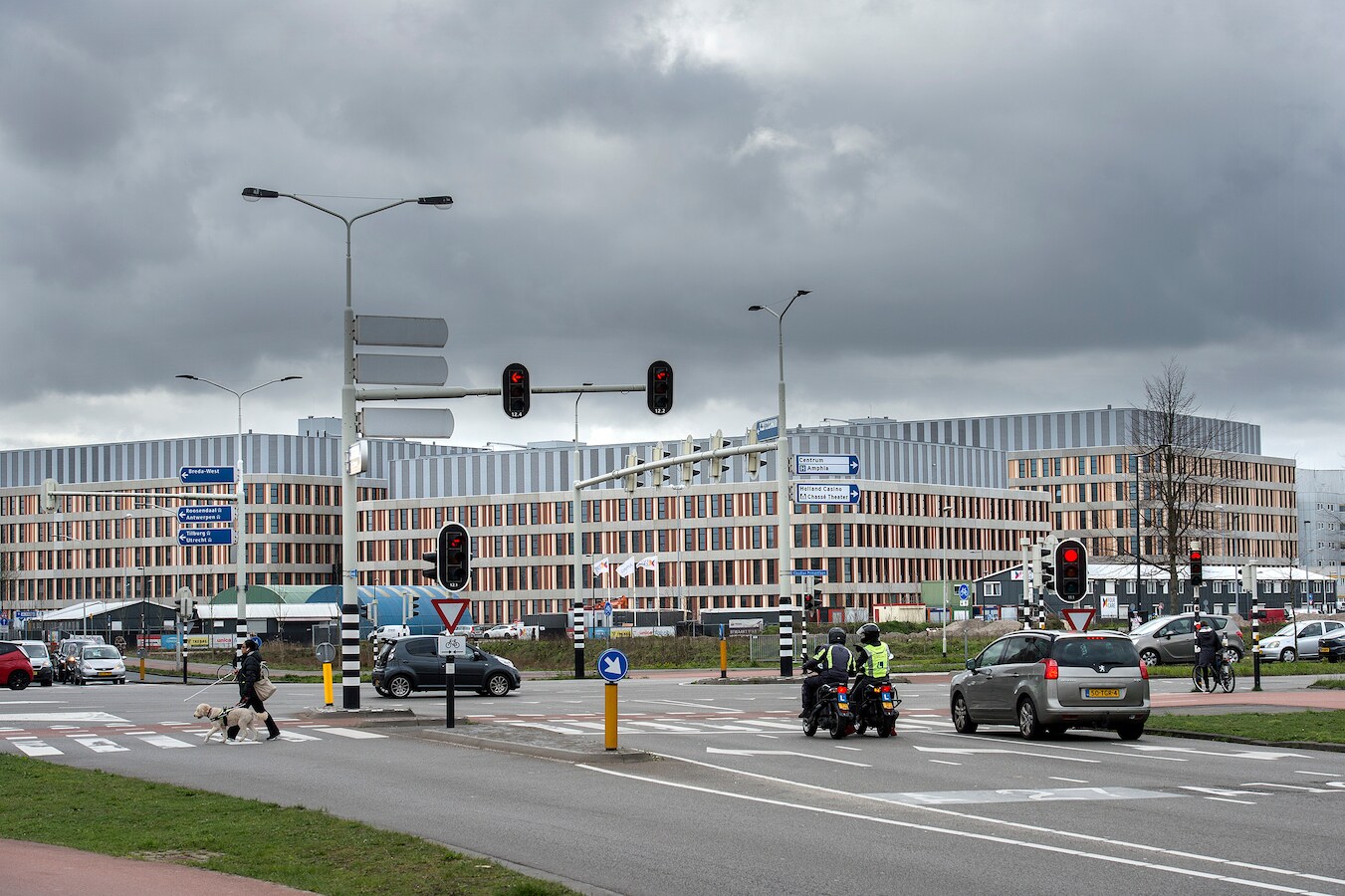 De storing bij de vestigingen van het Amphia, zoals hier aan de Molengracht met op de voorgrond de nieuwbouw die eind november in gebruik wordt genomen, is verholpen.