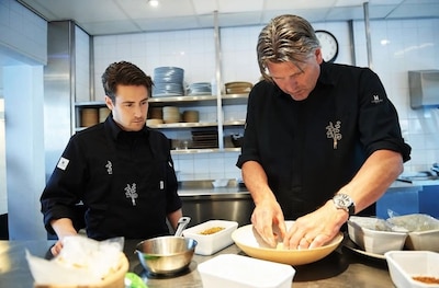 Voormalig De Librije-chef plots overleden: ‘Hopelijk kook je daarboven met Jonnie de sterren van de hemel’