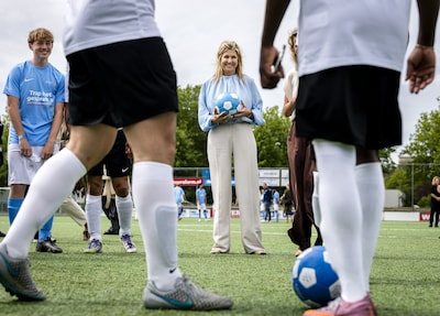 Voetballiefhebber Máxima trapt campagne over mentale gezondheid af: ‘Alle clubs kunnen hulp gebruiken’