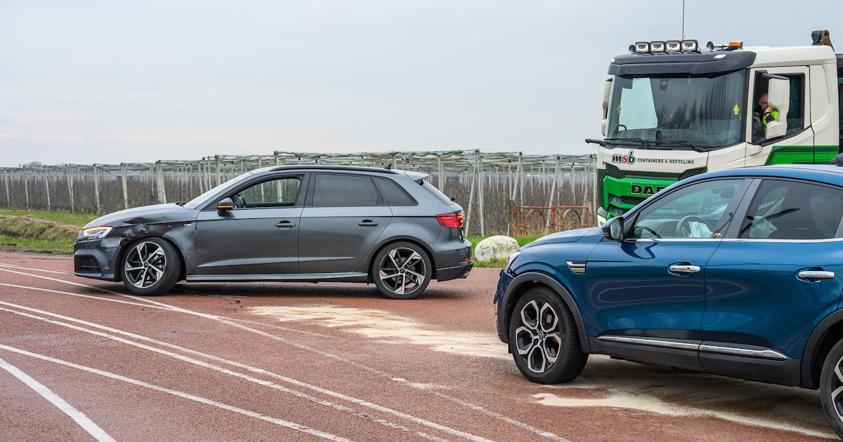 Botsing bij Zevenbergschen Hoek: één gewonde, auto’s afgevoerd