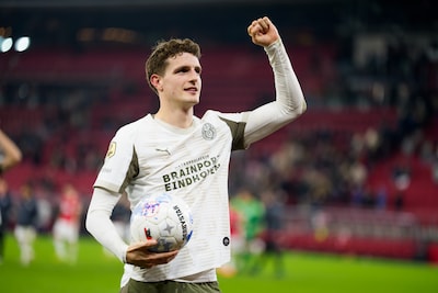 Guus Til imponeert als spits: ‘Iets dat uit toeval is geboren, valt soms perfect in elkaar’