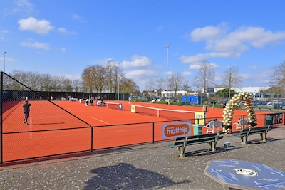 Wethouder gaat regeling voor grondvergoeding clubs in Steenbergen opnieuw bekijken