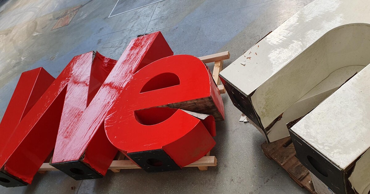 Opknapbeurt én verplaatsing van enorme logo van Westerhoven