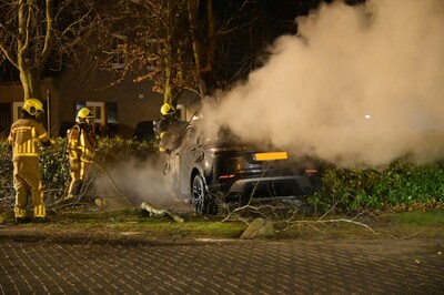 https://images.bndestem.nl/NGIwOGZkZThkNDhmOWZhOWZjNGQvZGlvLzI2OTI4MDUzOC9maXQtd2lkdGgvNDAw/een-auto-brandde-helemaal-uit-nadat-de-wagen-van-de-weg-raakte-in-galder