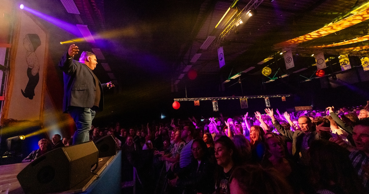 RoosendaalNL met onder meer Mart Hoogkamer en Het Feestteam in Evenementenhal