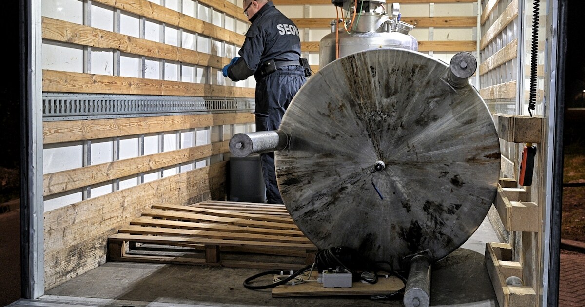 Vrachtwagen vol chemicaliën en drugslabketels in Goirle, Tilburger (39) aangehouden