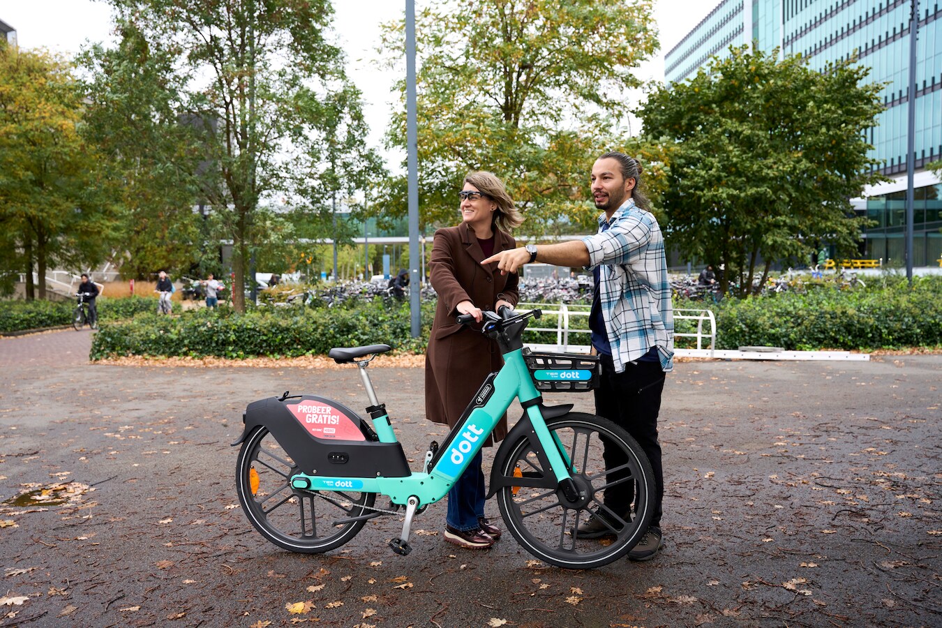 Verslaggever Inge voelt stresspieken op e‑bike: ‘Nu zien ze meteen dat ...