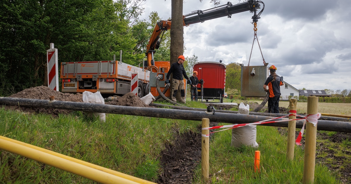 Hellup, de bouw verzuipt! Waterpompen niet aan te slepen door extreem ...
