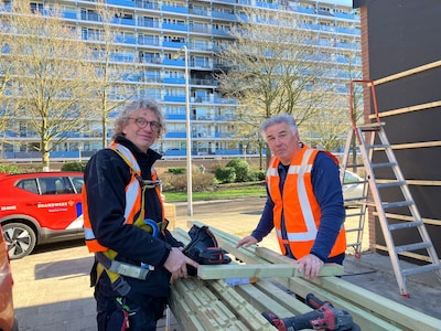 Bouwvakkers Jacob-Jan en Henri rennen Bergse flat in na knal en paniekgeschreeuw: ‘Mensen móésten na