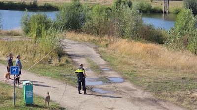Overleden vrouw langs de Maas gevonden, politie vermoedt misdrijf