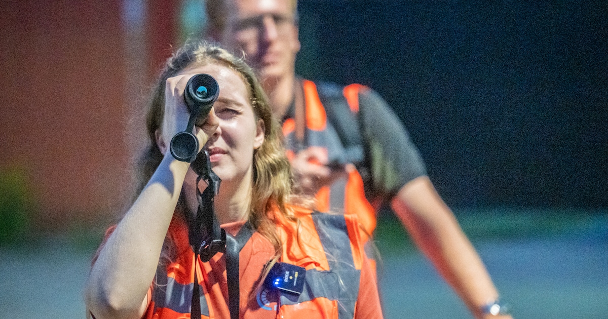 ‘Daar gaat er een!’: waarom Myrthe ’s nachts door dorpen fietst met een detector in haar hand