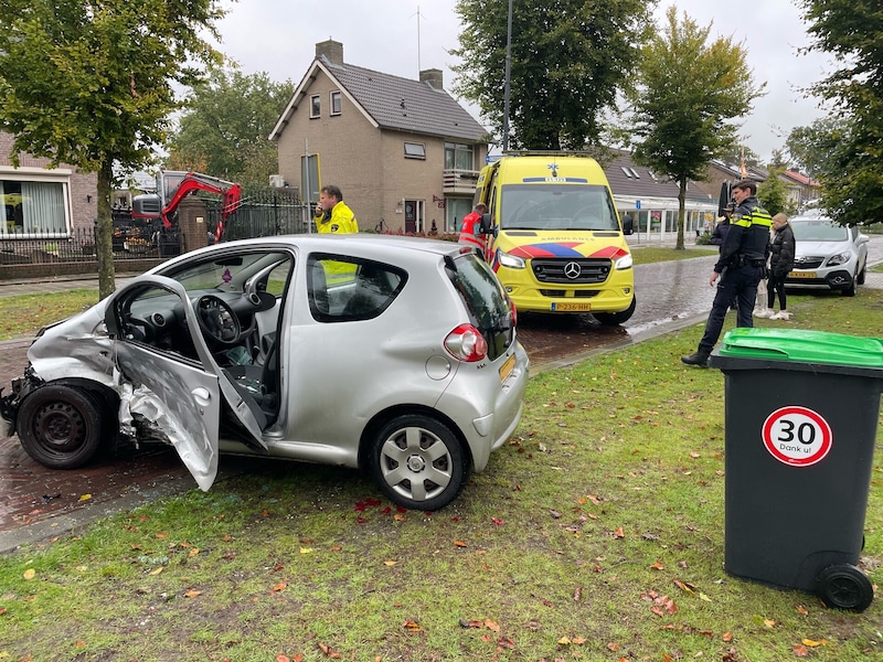 Een bestuurder werd behandeld in de ambulance.