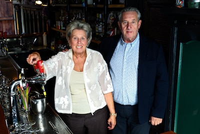 Ron en Anja in zak en as: na 21.00 uur geen livemuziek bij hun café in de Potterstraat tijdens de Krabbenfoor