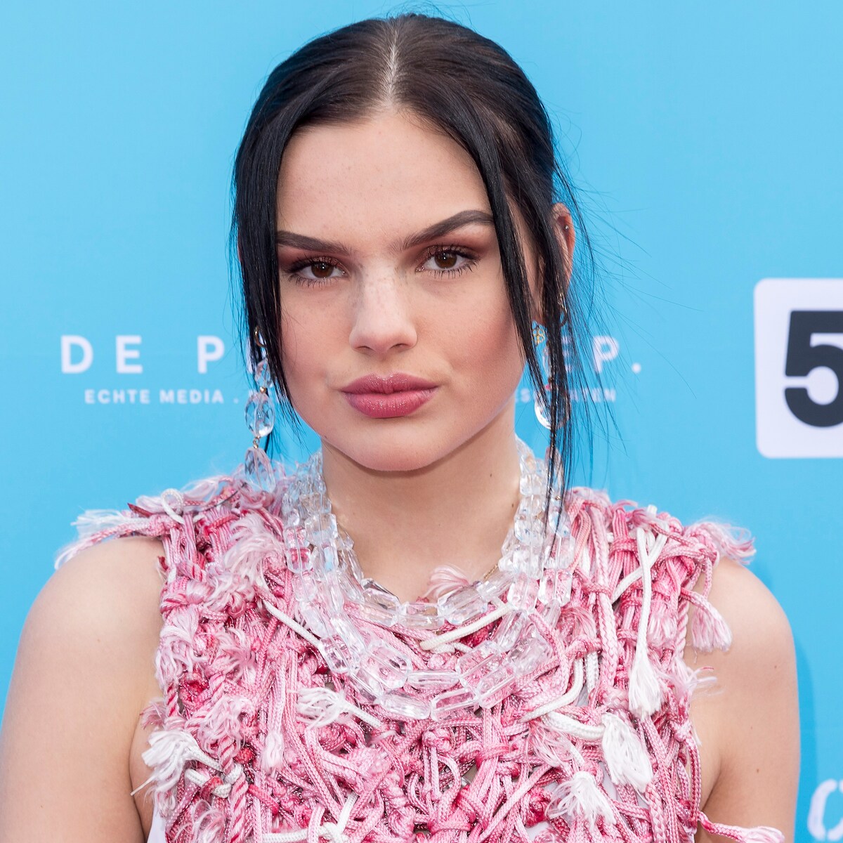 Famke Louise openhartig over mishandeling door ex-vriend: Hij sloeg me  bijna dagelijks | Show | bndestem.nl