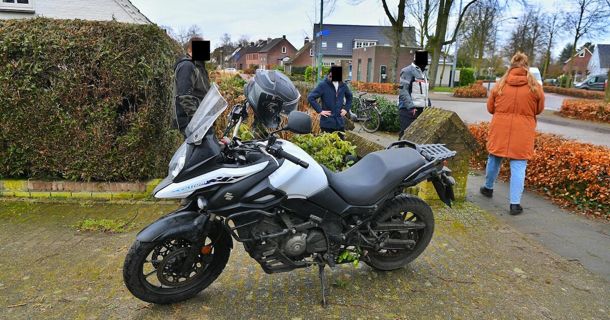 Lesmotor onderuit in Steensel, omstanders schieten te hulp