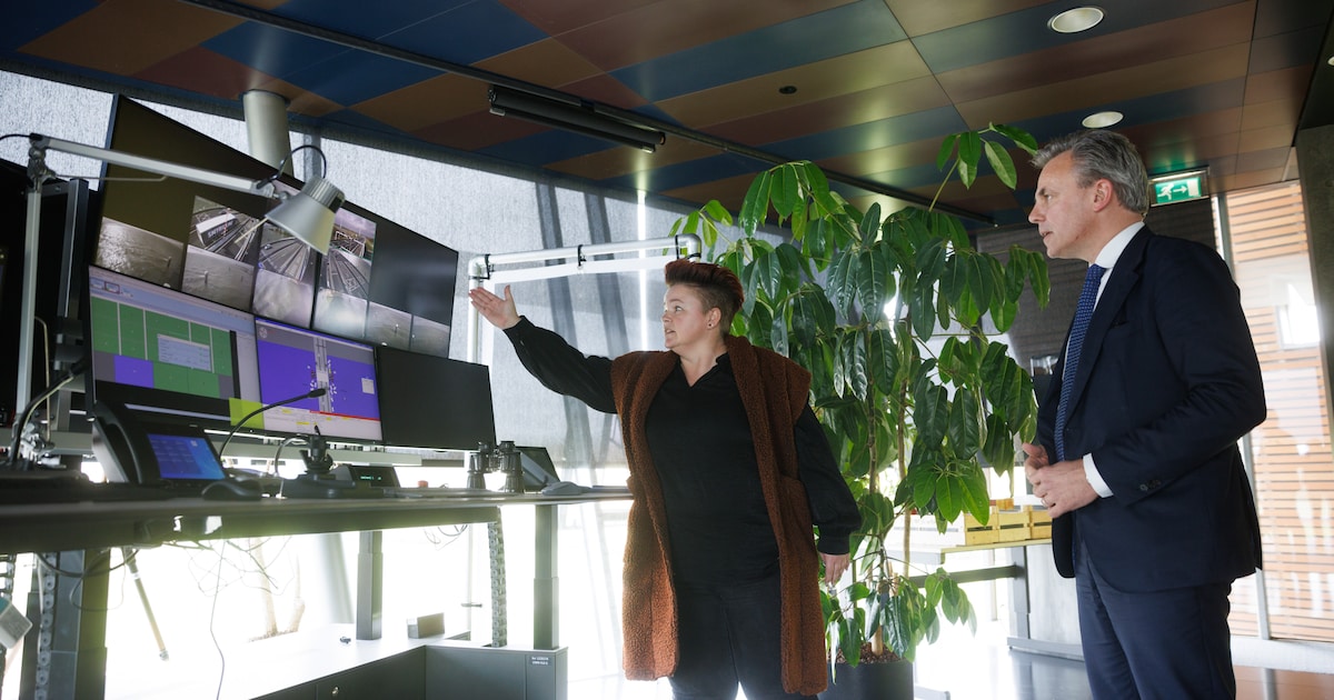 Camera’s zijn nieuwe ogen op de Haringvlietbrug: ‘Trots dat ze mij dit ...