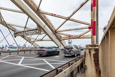 Renovatie Van Brienenoordbrug op pauze gezet: geld gaat naar overheidstekorten
