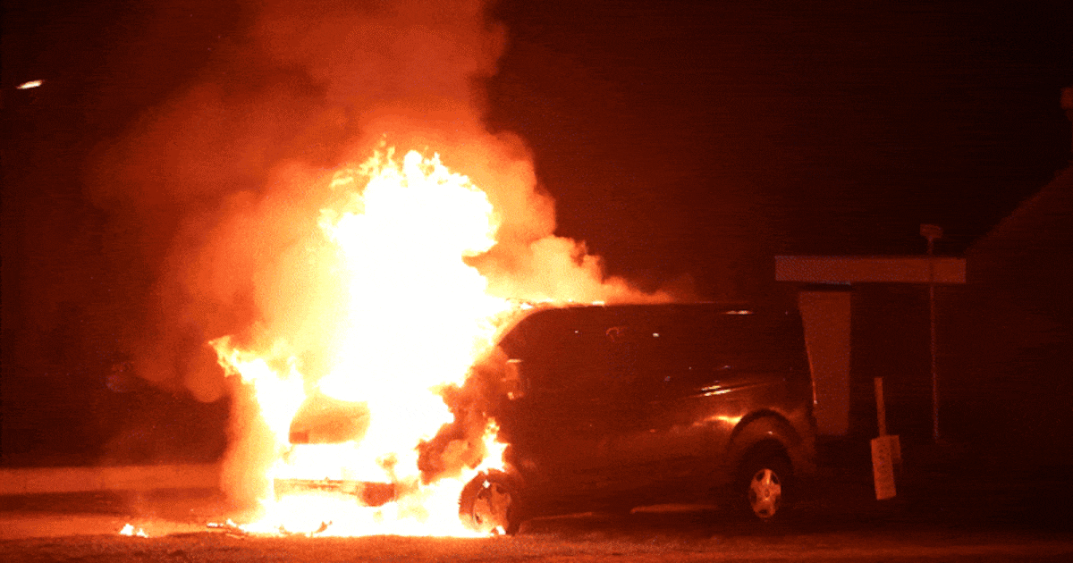 Oss vreest dat pyromaan weer actief is na weekend vol autobranden ...