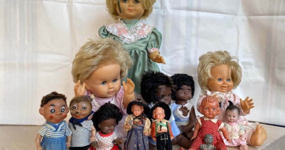 Wie geeft deze gezellige poppenfamilie een nieuw thuis?