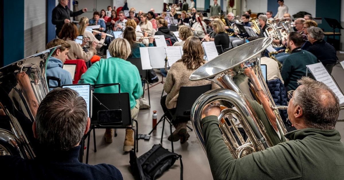 Dennis van Tilborg en Letty Demmers op de bok bij nieuwe Bergse ‘Maestro’ in De Maagd