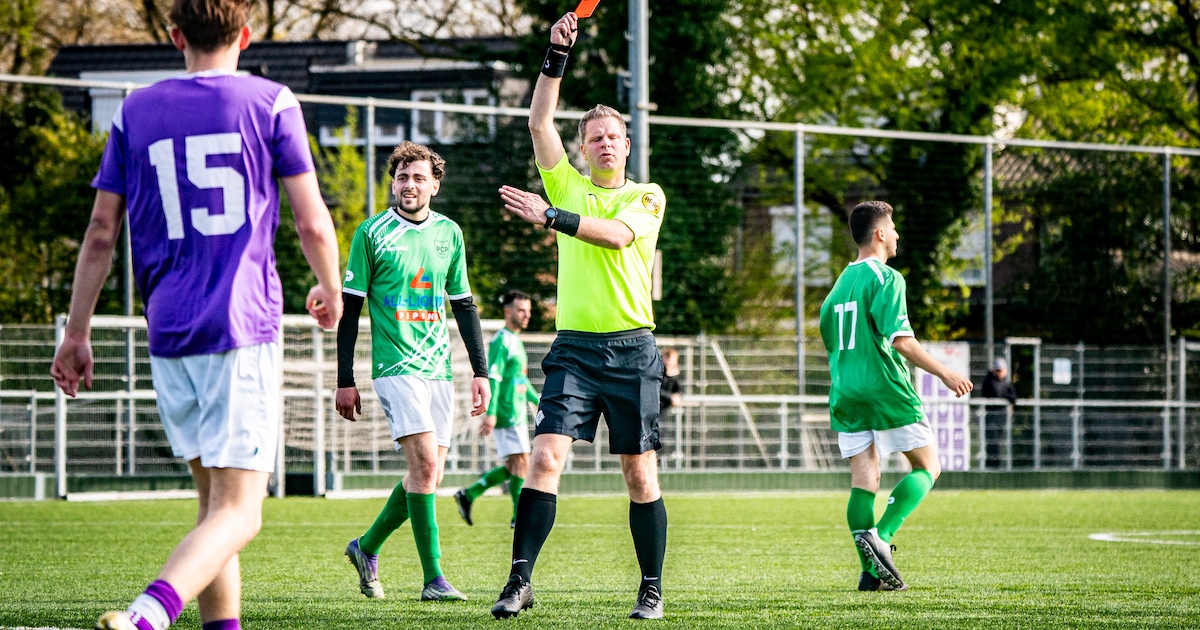 Bedreigde scheidsrechter staakt Bredase derby tien seconden voor tijd: ‘Kon veiligheid niet meer gar