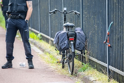 Fietsster raakt zwaargewond bij val in Roosendaal, traumahelikopter gealarmeerd
