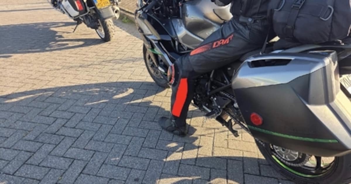 Politie betrapt drie hardrijders op A16: man uit Marokko rijdt 170 kilometer per uur