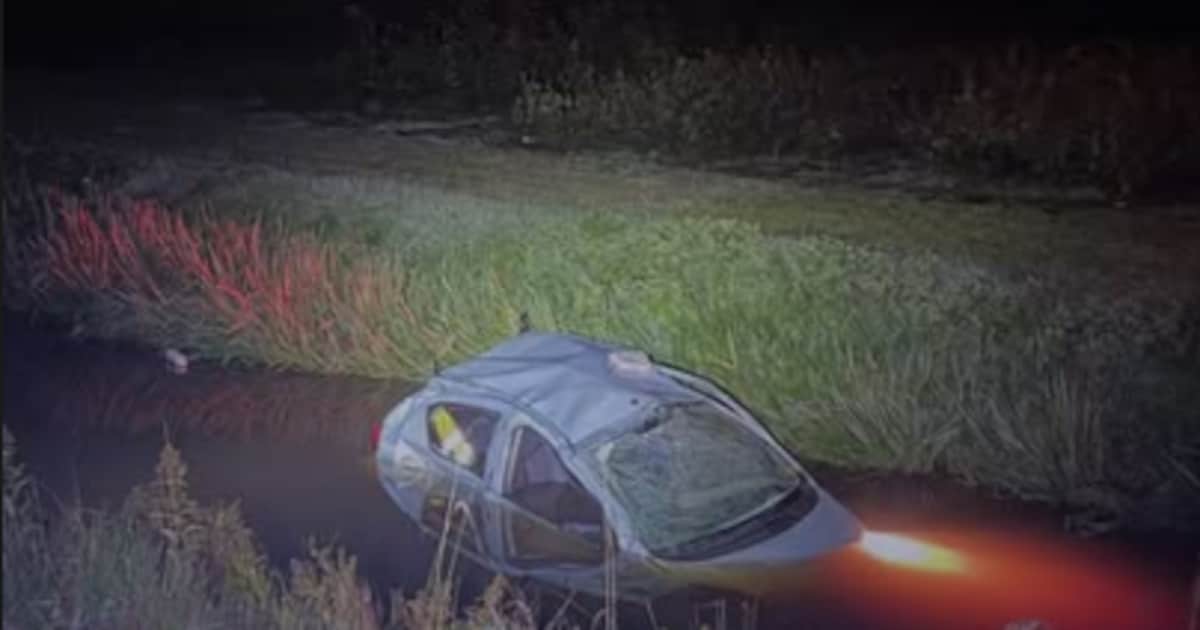 Auto in de sloot langs A59 bij Terheijden, bestuurder naar ziekenhuis ...