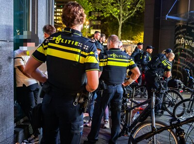 Politieagenten gebeten tijdens Zomercarnaval, herstellen thuis