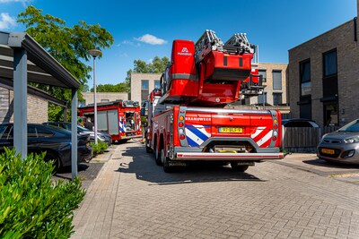 Bewoners blussen zelf brand op Chris van Abkoudehof in Rotterdam
