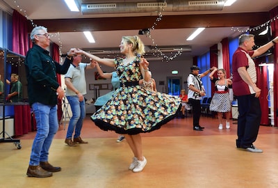 De boogiewoogielessen in Etten-Leur zijn zo populair dat ze vol zitten: ‘Er is zoveel plezier’