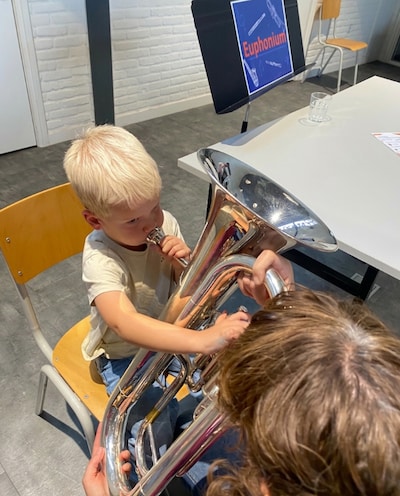 Instrumentenparade bij Concordia in Tholen