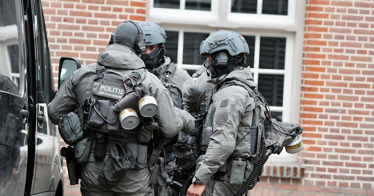 Drugs aangetroffen bij inval met zwaarbewapend arrestatieteam in Geertruidenberg
