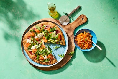 Wat Eten We Vandaag: Zalmpizza met wortelsalade