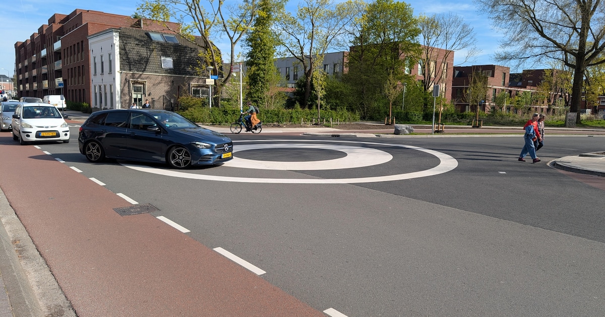 ‘Cirkel op de weg, uh is het een rotonde?’