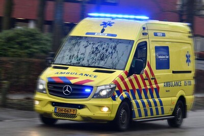Botsing tussen drie voertuigen, waaronder  rouwauto, op A16 bij Rotterdam