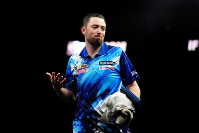 LIVE Premier League Darts | Welke Luke wint de Premier League? Humphries pakt voorsprong op Littler in duel om dik 400.000 euro